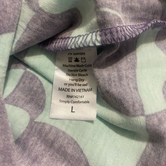 Disney Red and Green Raglan T-Shirt 3/4 Sleeve - Picture 9 of 11